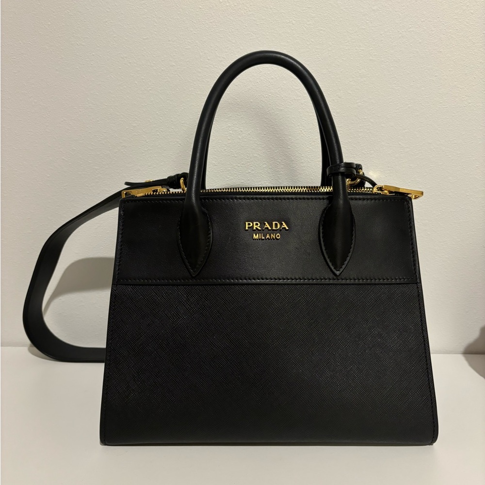 Prada Saffiano Leather Tote/Crossbody bag (great condition)